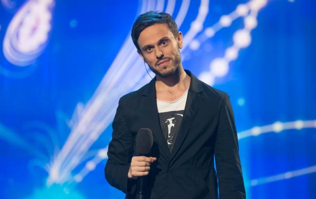 Фронтмена группы SunSay "застукали" поющим в Москве