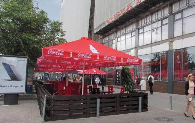 Скандальне кафе "Каратель" на Майдані окупувало полтротуара