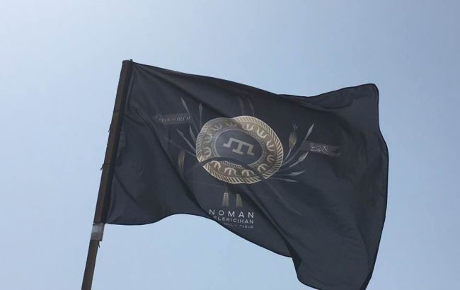 На КПВВ "Чонгар" подняли флаг крымскотатарского батальона