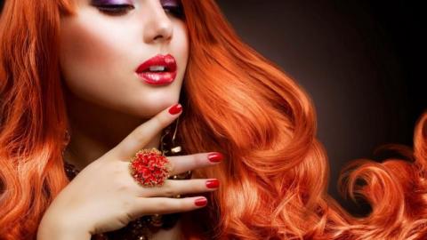 Псує розкішні волосся: названа щоденна помилка в догляді