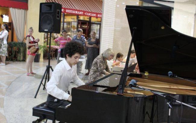Юний піаніст з Дніпра виграв міжнародний конкурс