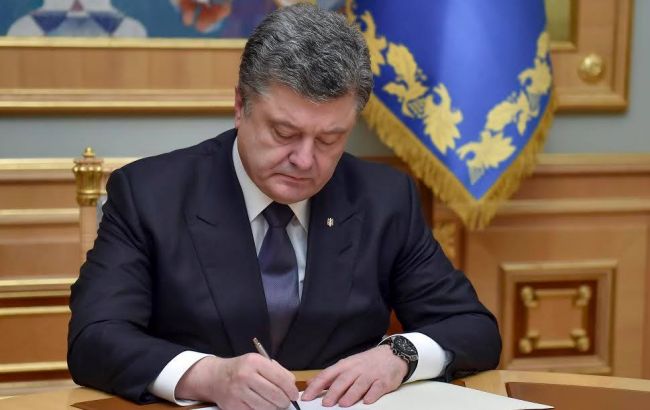 Порошенко разрешил желающим продолжить военную службу остаться в армии