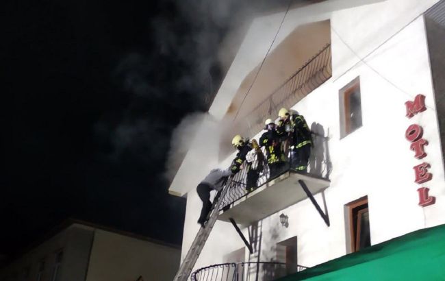 На Закарпатье произошел пожар в отеле: пострадал 10-летний мальчик (фото)