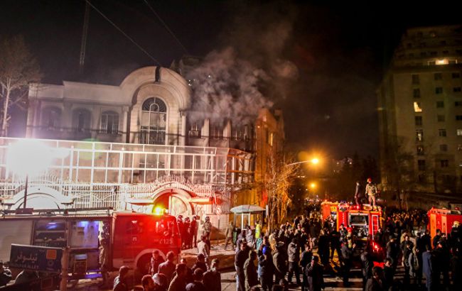 В Тегеране сотни демонстрантов протестуют у посольства Саудовской Аравии