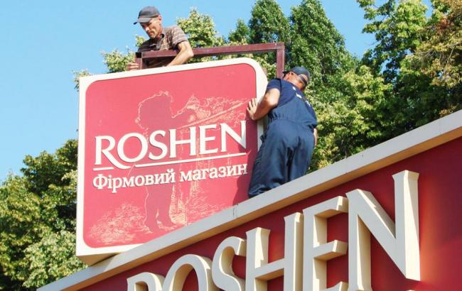 У Києві почали демонтувати магазин Roshen на Святошино