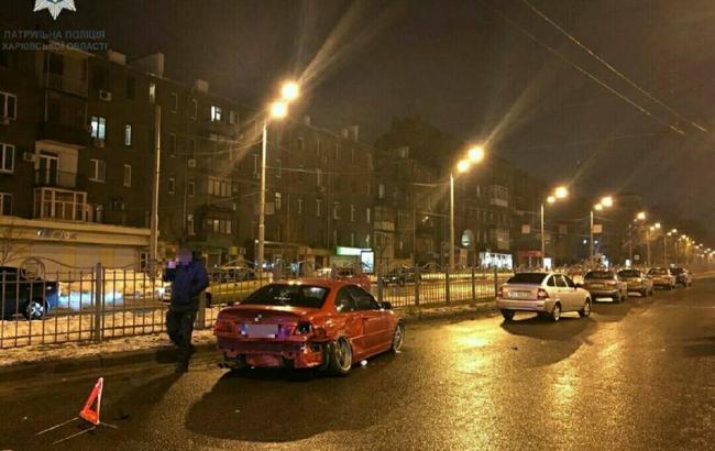 В Харькове подросток на BMW без прав устроил аварию
