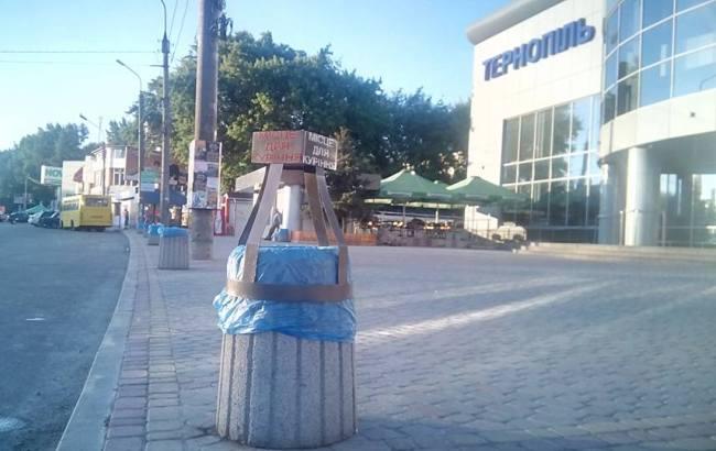 В Тернополе устроили "мангалы" на мусорных урнах