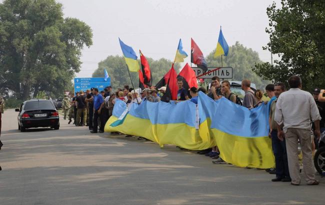Під Борисполем встановили блокпост, щоб не пустити хресний хід до Києва
