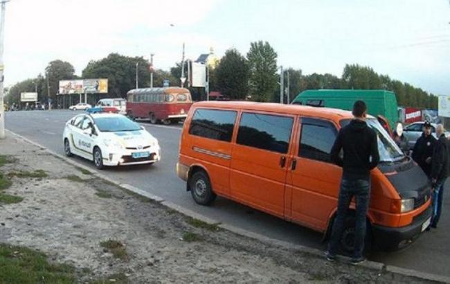 Во Львове милиционер без документов за рулем сбежал от полицейских