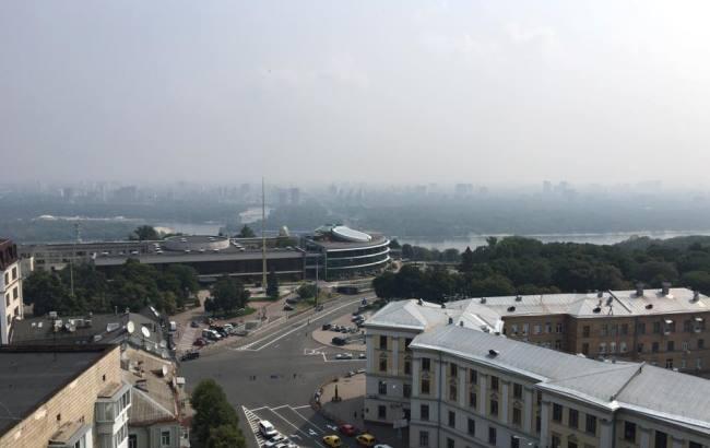 Дым в Киеве: власти отрицают, соцсети обсуждают