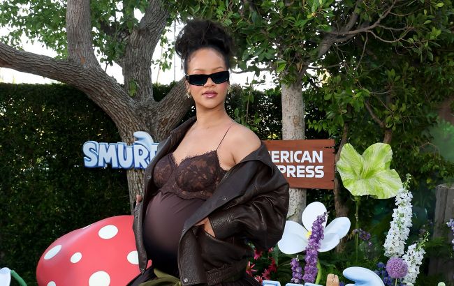 Как носить худи и джинсы с шиком: модный пример от беременной Рианны (фото)