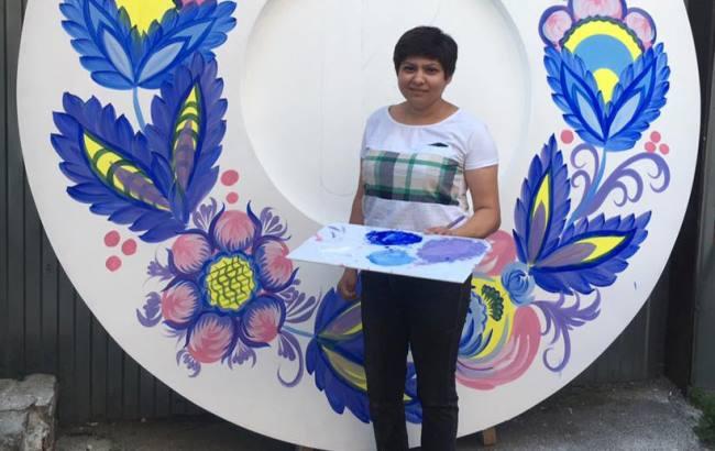В центре Киева появятся гигантские тарелки с петриковской росписью