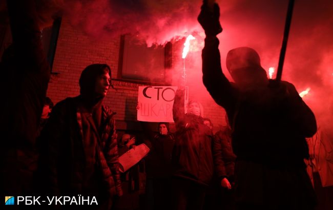 В центре Киева "огненный" митинг: что происходит