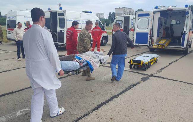 В Одесу доставили 3 поранених українських військових із зони АТО
