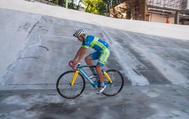 "Криве, як мій почерк": спортсмени поскаржилися на полотно Київського велотреку