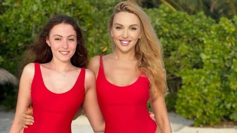 Як дві сестрички: Оля Полякова вразила квітучим виглядом на фото з донькою