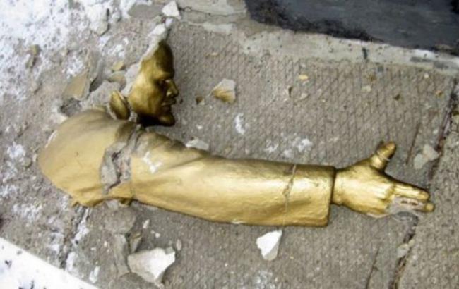 Декоммунизация в силе: в Украине снесли более тысячи памятников Ленину