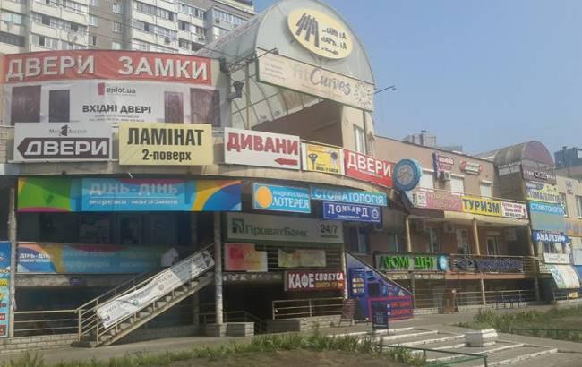 В Киеве обнаружено здание-рекордсмен по количеству рекламных вывесок на фасаде