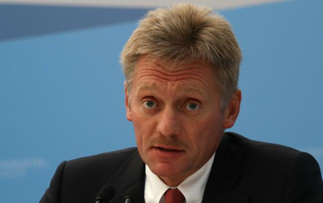 Песков прокомментировал обвинения в координации Кремлем действий фанатов на Евро