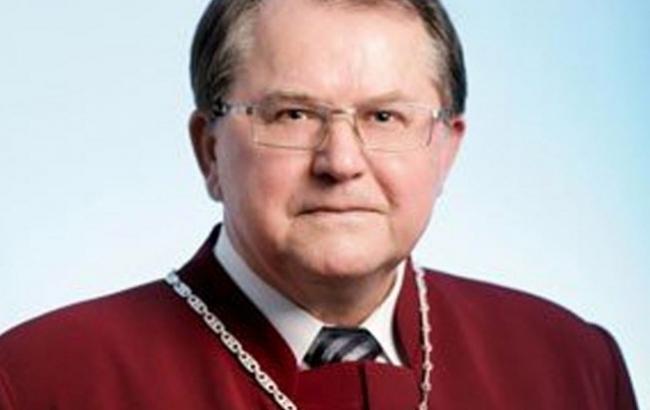 Глава КСУ в 2014 г. заработал более 600 тыс. грн