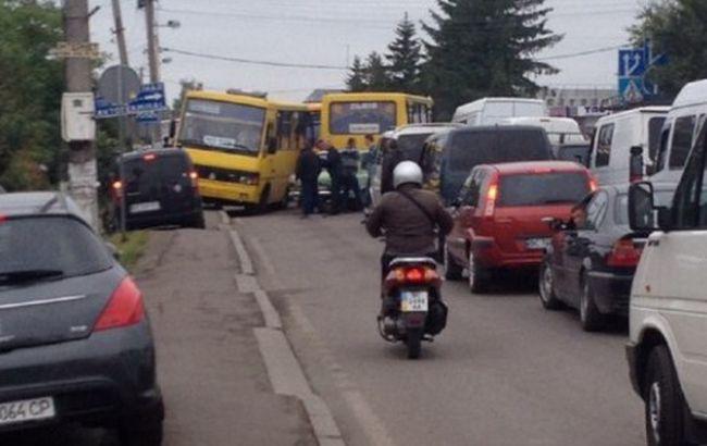 На границе с Польшей стоят около 300 автомобилей