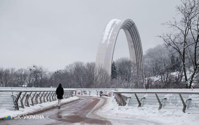 Невеликий сніг, морози на півночі та ожеледиця: погода на завтра