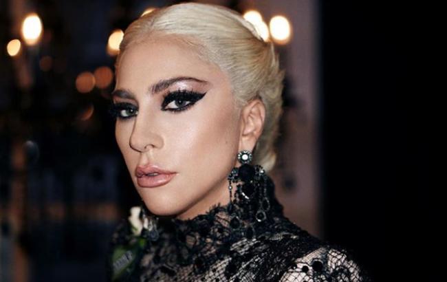 Леди Гага удивила нарядом в цветах украинского флага