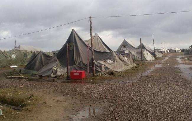 "Рваные палатки и воды по колено": в сети показали ужасающие условия на полигоне