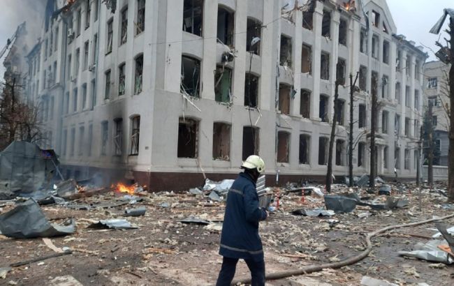 У Харкові окупанти завдали ракетного удару по державних установах, є постраждалі