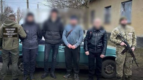 Сусіду зі знижкою. ДПСУ затримала водія, який відвозив ухилянтів до кордону
