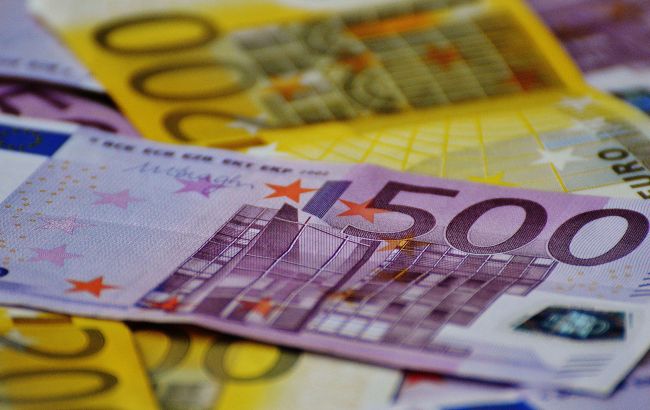 НБУ повысил официальный курс евро на 10 копеек