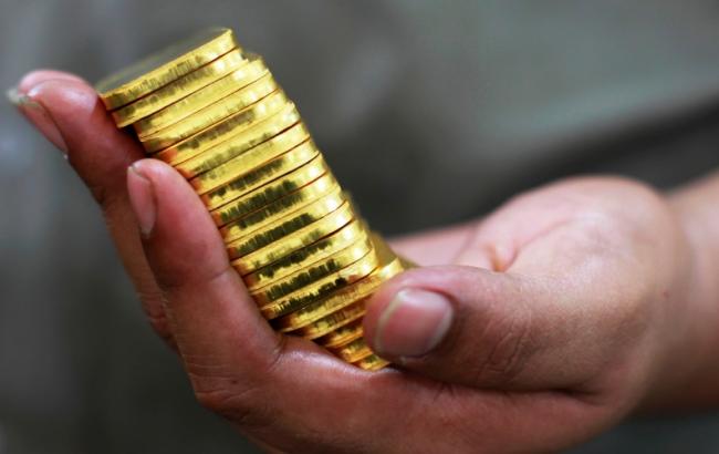 Мировой спрос на золото резко снизился