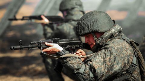 РФ почала повертати на бази війська з навчань у Криму