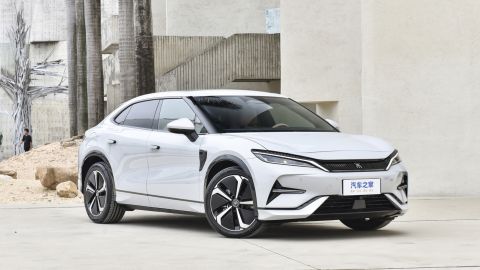 В Украине впервые приобрели электрокар за криптовалюту