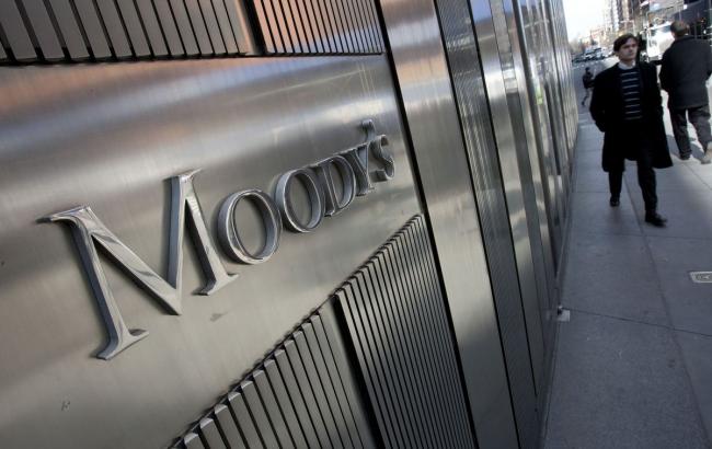 Moody's знизило суверенний рейтинг України