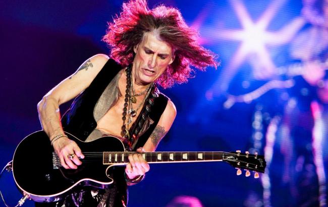 Гитариста Aerosmith госпитализировали прямо с концерта