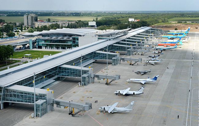 Аэропорт "Борисполь" возобновил обслуживание в терминалах