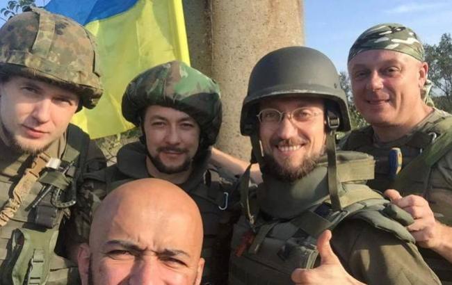 "Нехай так буде завжди": над промзоною Авдіївки встановили український прапор