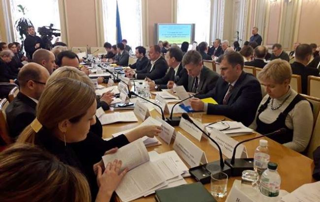 Кабміну рекомендують внести до ВР ряд законів щодо невиплат зарплат