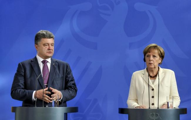 Порошенко и Меркель осудили нарушение перемирия боевиками