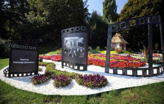 Украинских гениев увековечили в цветах: фоторепортаж с выставки в Киеве