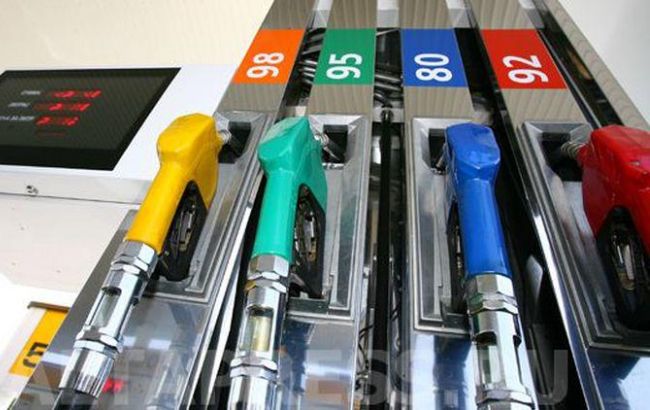 Роздрібні продажі бензину через українські АЗС в грудні скоротилися на 14,2%