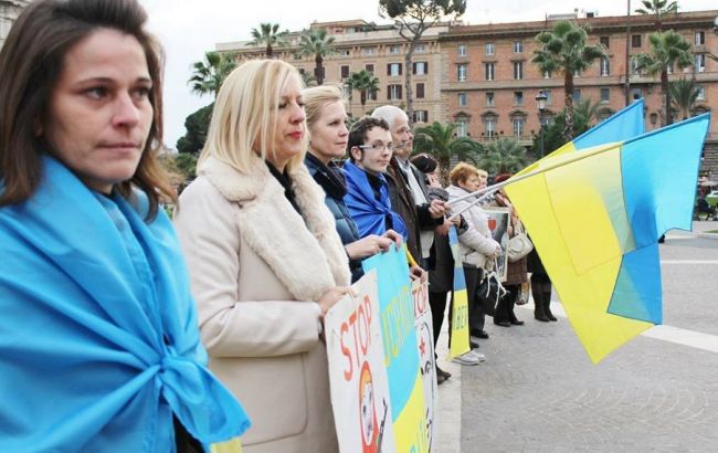 В Італії українці протестують під посольством РФ через військові дії в районі Авдіївки