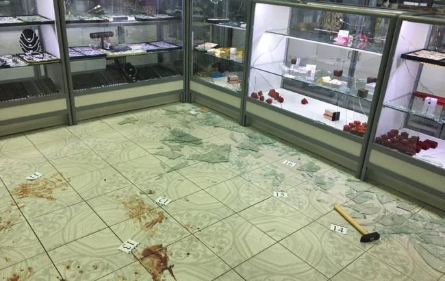 У Києві пограбували ювелірний магазин, поранений охоронець