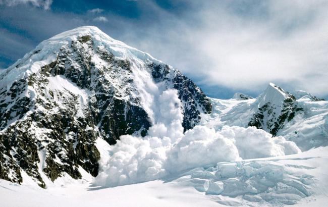 ДСНС попередила про небезпеку сходження лавин у Карпатах 19-20 березня