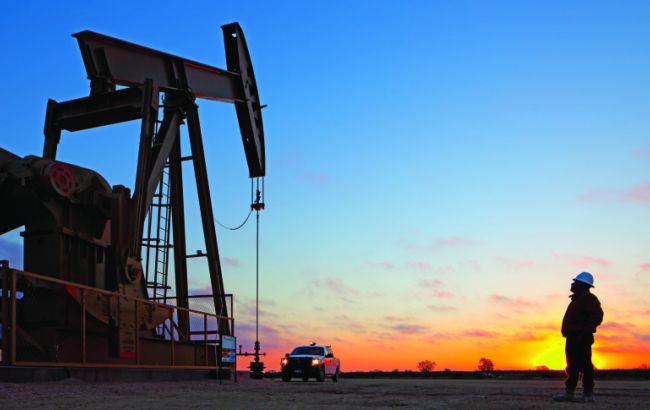 Нефть Brent торгуется выше 56 долларов за баррель