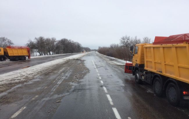 На трассе Киев-Одесса образовалась 30-киллометровая пробка из-за снегопадов