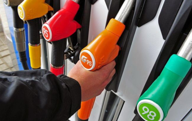 Ціни на АЗС в Києві 19 серпня майже не змінилися
