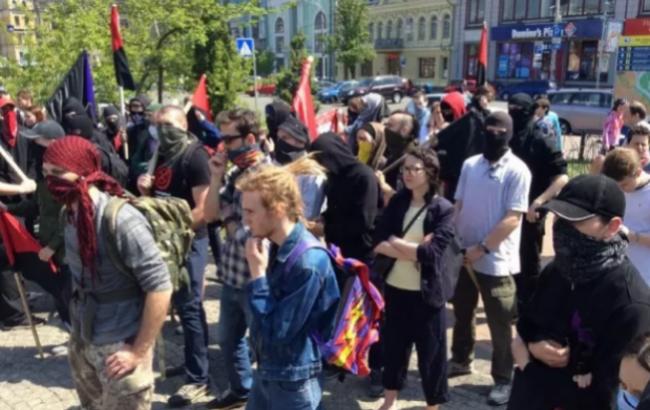 В Киеве на группу анархистов напали "автономные националисты"