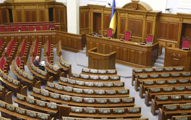 Депутаты БПП и «Народного фронта» деблокировали президиум и трибуну Рады